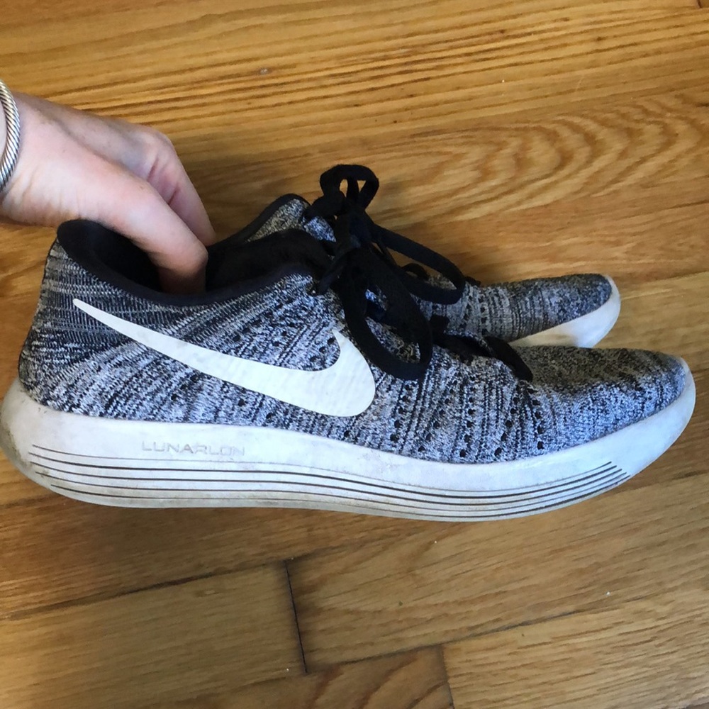 Nike Lunarepic Flyknit tennis shoes